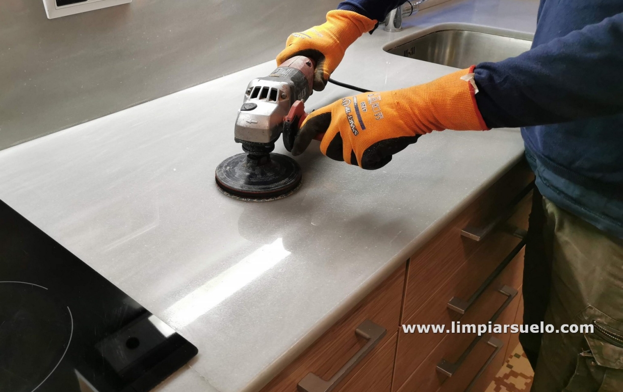 Pulido de encimera cocina en Barcelona | Limpiar Suelo Barcelona 