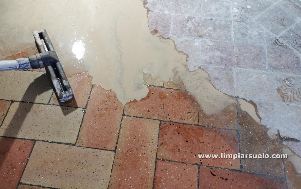 Limpiar suelo de barro en Barcelona | Limpiar Suelo Barcelona 