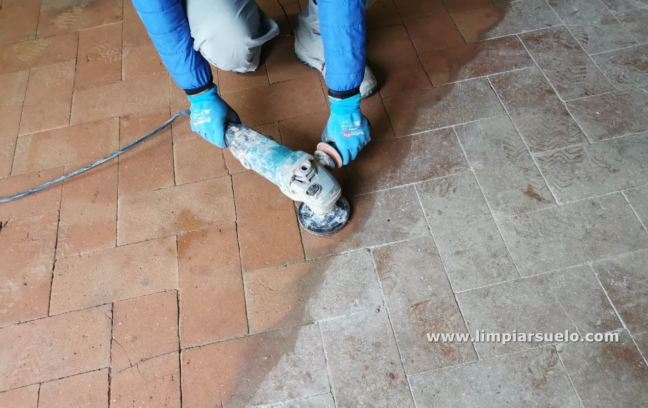 Suelos de gres sucios en Barcelona | Limpiar Suelo Barcelona 