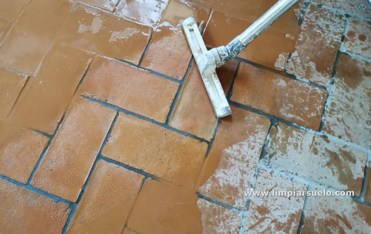 Cómo limpiar suelo de barro cocido en Barcelona | Limpiar Suelo Barcelona 