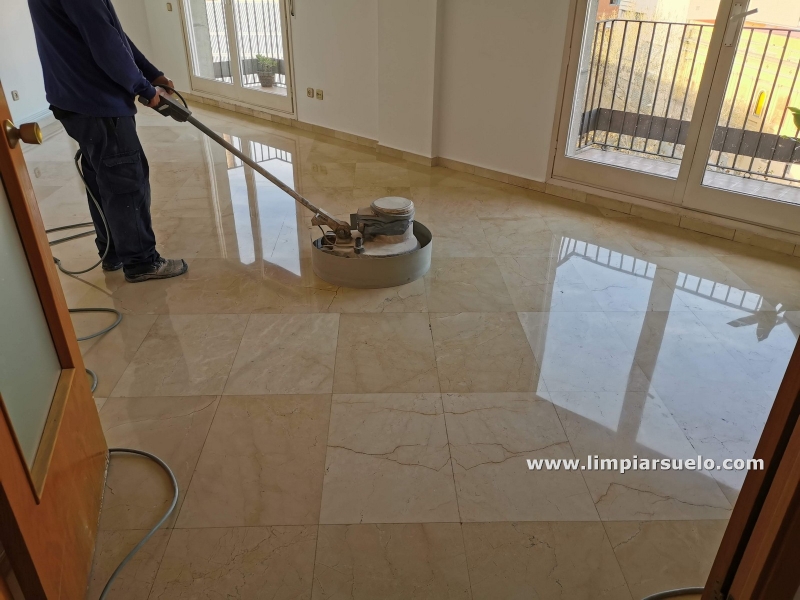 Mármol travertino exterior en Barcelona | Limpiar Suelo Barcelona 