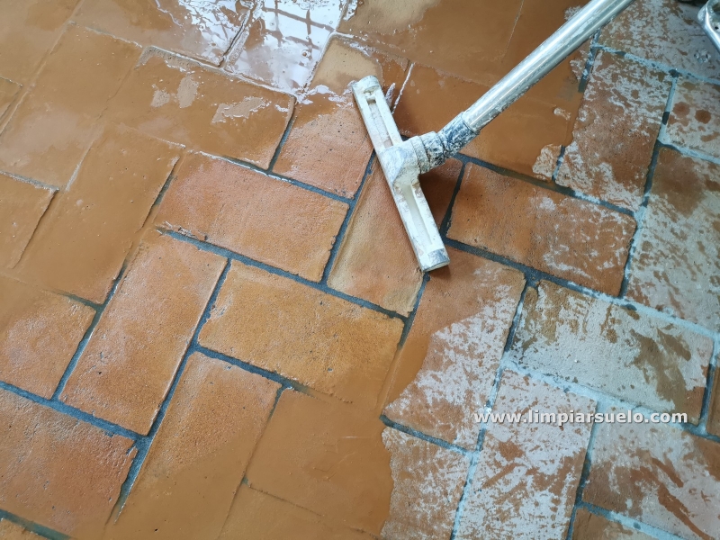 Cómo limpiar suelo de barro cocido en Barcelona | Limpiar Suelo Barcelona 